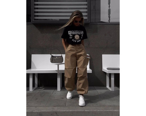 Укорочена модна футболка у стилі oversize. Жіноча футболка Кулір