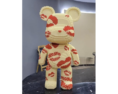 Конструктор Magic Blocks "Kisses" на 3031 деталь. Ведмедик Bearbrick 40,5 см